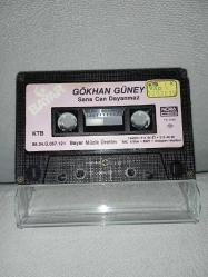 Kaset Gökhan Güney sana Can dayanmaz albümü. orijinal 1988 dönem Kağıt Baskı. kasetin köşesinde çalışmasını etkilemeyen minik kırık ile A3 Kanacak Göz Var Mı Bende şarkısında 2 saniye kayıp var.