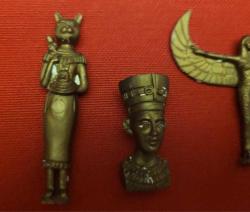 4 ADET ANTİK MISIR TANRISI. KÜÇÜK BOY. SERT PLASTİK.