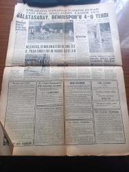 Hareket Gazetesi - Turkish Newspaper - 2 Mayıs 1963 - Kıbrıs'ta Türk ve Rumlar henüz anlaşamadılar - Kıbrıs Türkleri anayasa hükümlerinin tam tatbiki ve aile belediye kararından vazgeçilmemesini istiyor - 1 Mayıs bayramında uçurtma uçuranlar Fotoğrafı - öğrenciler kooperatif kuruyor - emlak vergisi İhdas ediliyor - sinema yıldızı Jayne Mansfield boşandı - Kruşçef ile Fidel Castro 1 Mayıs törenini yan yana izledi Fotoğrafı - Churchill politikayı bırakıyor - İstanbul Ankara Radyosu Programı - suç ortada suçlu yok yazan Adnan Veli - İstanbul sinema programı - İngiliz polisi casuslara karşı - boydan boya kırık ayna Yazan Agatha Christie Yazı Dizisi - Tekbir'in dünyası yazan Reşat Ekrem Koçu Yazı Dizisi - Dalan tırmanan hem de karada giden denizaltı - Galatasaray Demirspor'u 4 0 yendi Fotoğraf - Fenerbahçe Beşiktaş büyük maça hazırlanıyor - genç milli takım İsrail maçı için yeniden seçildi - Beşiktaş Şenol'un attığı üç gol ile Kasımpaşa engelini de rahat aştı Fotoğrafı