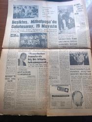 Hareket Gazetesi - Turkish Newspaper - 15 Haziran 1963 - CHP grupları İsmet İnönü'ye bir muhtıra verdiler - CHP'de büyük hareket - Alparslan Türkeş en kötü hukuk düzeni bile ihtilalden iyidir dedi - balmumcu'da 21 Mayıs dışı sıkı yönetim davalarına başlanıyor - Christine Keeler rezaleti büyüyor Profumodan başka isimler de çıkıyor fotoğraflar - Atina'da sağcı bir askeri ihtilali yalanlandı - Ruslar feza'ya 5. Adamı da attı Fotoğrafı - İbrahim Öktem halkevlerine üye oluyor -  Zenciler toplama kampına atılıyor - Zenci Lideri Medgar Evers arkadan vuruldu Fotoğrafı - keban'da petrol bulundu - kocamın izinde anlatan Mary Hemingway Yazı Dizisi - tekel ikramları yazan Adnan Veli - İstanbul Ankara Radyosu Programı - İstanbul'da bir küçük ressam Bedri Baykam Fotoğraflar - Kleopatra filmi masrafını kurtardı - Gina Lollobrigida Tahran'da Fotoğrafı - burç falı - Irak'taki Kürt harekatı devam ediyor - Beşiktaş mithatpaşa'da Galatasaray 19 Mayıs stadında - Fenerbahçe reisi Dr İsmet Uluğ konuştu Foto