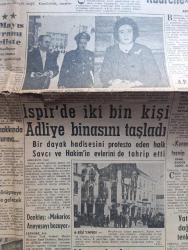 Hareket Gazetesi - Turkish Newspaper - 3 Nisan 1963 - Adalet Partisi temsilciler Meclisi çalışmaya başladı - Ragıp Gümüşpala  istifa etmem bahis konusu değildir diyor - İsmet İnönü CHP grubunda dedi ki karma hükümet kendi kendini savunacak kudrette - 27 Mayıs bayramı mecliste - ispir'de iki bin kişi adliye binasını taşladı - Rauf Denktaş makarios anayasayı bozuyor dedi - Sovyetler Ay'a istasyon yolladı - eski başbakanlardan Recep Peker anıldı - sakız çiğniyoruz yazan Adnan Veli  - İstanbul Ankara Radyosu Programı - Mussolini'yi nasıl kaçırdım anlatan Otto Skorzeny yazı dizisi - boydan boya kırık ayna Yazan Agatha Christie Yazı Dizisi - Tekbir'in dünyası yazan Reşat Ekrem Koçu Yazı Dizisi - müzik yazan Fikri Çiçekoğlu - Barzani'nin temsilcileri Bağdattalar - Galatasaray antrenörü Gündüz Kılıç kendimizi seyirciye alkışlatacağız dedi fotoğraf - İngiltere kral kupası adayı Leicester City - tenis milli takımı bugün kampa giriyor - Ordu takımının kampı 25 Nisan'da tekrar başlıyor