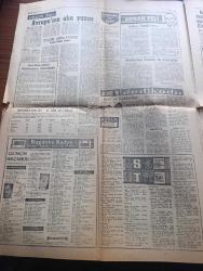 Hareket Gazetesi - Turkish Newspaper - 3 Nisan 1963 - Adalet Partisi temsilciler Meclisi çalışmaya başladı - Ragıp Gümüşpala  istifa etmem bahis konusu değildir diyor - İsmet İnönü CHP grubunda dedi ki karma hükümet kendi kendini savunacak kudrette - 27 Mayıs bayramı mecliste - ispir'de iki bin kişi adliye binasını taşladı - Rauf Denktaş makarios anayasayı bozuyor dedi - Sovyetler Ay'a istasyon yolladı - eski başbakanlardan Recep Peker anıldı - sakız çiğniyoruz yazan Adnan Veli  - İstanbul Ankara Radyosu Programı - Mussolini'yi nasıl kaçırdım anlatan Otto Skorzeny yazı dizisi - boydan boya kırık ayna Yazan Agatha Christie Yazı Dizisi - Tekbir'in dünyası yazan Reşat Ekrem Koçu Yazı Dizisi - müzik yazan Fikri Çiçekoğlu - Barzani'nin temsilcileri Bağdattalar - Galatasaray antrenörü Gündüz Kılıç kendimizi seyirciye alkışlatacağız dedi fotoğraf - İngiltere kral kupası adayı Leicester City - tenis milli takımı bugün kampa giriyor - Ordu takımının kampı 25 Nisan'da tekrar başlıyor
