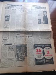 Hareket Gazetesi - Turkish Newspaper - 3 Nisan 1963 - Adalet Partisi temsilciler Meclisi çalışmaya başladı - Ragıp Gümüşpala  istifa etmem bahis konusu değildir diyor - İsmet İnönü CHP grubunda dedi ki karma hükümet kendi kendini savunacak kudrette - 27 Mayıs bayramı mecliste - ispir'de iki bin kişi adliye binasını taşladı - Rauf Denktaş makarios anayasayı bozuyor dedi - Sovyetler Ay'a istasyon yolladı - eski başbakanlardan Recep Peker anıldı - sakız çiğniyoruz yazan Adnan Veli  - İstanbul Ankara Radyosu Programı - Mussolini'yi nasıl kaçırdım anlatan Otto Skorzeny yazı dizisi - boydan boya kırık ayna Yazan Agatha Christie Yazı Dizisi - Tekbir'in dünyası yazan Reşat Ekrem Koçu Yazı Dizisi - müzik yazan Fikri Çiçekoğlu - Barzani'nin temsilcileri Bağdattalar - Galatasaray antrenörü Gündüz Kılıç kendimizi seyirciye alkışlatacağız dedi fotoğraf - İngiltere kral kupası adayı Leicester City - tenis milli takımı bugün kampa giriyor - Ordu takımının kampı 25 Nisan'da tekrar başlıyor