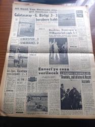 Halka ve Olaylara Tercüman Gazetesi - Turkish Newspaper - 19 Eylül 1966 - Cemal Gürsel defnedildi Fotoğrafı - başkanın kabrine doğduğu şehir Erzurum'un toprağı serpildi - Süleyman Demirel ve Cevdet Sunay trakya'da tatbikatta - eski cumhurbaşkanı Cemal Gürsel meclisten alınarak Anıtkabir'in yanında hazırlanan kabrine gömüldü Fotoğrafı - Ankara'da bildiri yayanlar hakkında tahkikata başlandı - Birleşmiş Milletler Genel Sekreteri U Thant Kıbrıs hakkında genel kurula rapor verdi - Tokat'ta 115 dükkan yandı zarar 10 milyon - Aygaz - polisten şikayet yazan Kadircan Kaflı - sihirbaz mandrake çizen Falk Davis - katerina'nın gözyaşları yazan Murat Sertoğlu Yazı Dizisi - İstanbul Ankara Radyosu Programı - bulmaca - İstanbul'da 10 erkekten biri saçını yaptırıyor Fotoğrafı - Aşık dertli yazan Ali Rıza Alp çizen Şahap Ayhan - İstanbul sinema tiyatro programı - İzmir fuarı 5 gün uzatıldı - basketbolda yunanistan'ı yendik - Galatasaray Gençlerbirliği 3 3 berabere kaldı -Beşiktaş Demirspor'a fark attı