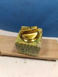 MÇ6----MERMER KAİDELİ ESKİ ARIZALI GAZLI MASA ÇAKMAĞI