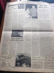 Yeni Gazete - Turkish Newspaper - 30 Mart 1966 - Moskova kongresi'ne Türk komünistleri de iştirak etti - Brejnev Türk Komünist Partisi dış bürosu merkez komitesi sekreteri Yakup Demir'i selamladı Fotoğrafı - Üç Senatör ve iki milletvekili CHP'den ayrıldı - Cumhurbaşkanı Cevdet Sunay dün göreve başladı Fotoğrafı - Cevdet Sunay'ın ilk ziyaretçileri kuvvet komutanları oldu - senato Mustafa Deliveli'nin dokunulmazlığı Dün kaldırdı - Atatürk ve Cevdet Sunay fotoğraf - Süleyman Demirel ve bakanlık yetkilileri Turizm mevsiminin açılış töreninde görülüyor fotoğraf - federasyon Fenerbahçeli Ogün Altıparmak'a gümüş madalya verecek - karşıyaka'nın küme düşürülmesi konusundaki karar iptal edildi - basketbolda Fenerbahçe 71 Galatasaray 70 - Budist kızların Amerikan aletleri yürüyüşü - Merih'e ancak 500 günde gidilecek - Türkiye İşçi Partisi'nin İzmir il merkezinden gizli evraklar çalındı - Gina Lollobrigida son filmi Sultanlar'da Fotoğrafı - Devlet Tiyatrosu İzmir'e iyi eser yollamıyormuş