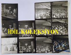 1967 HÜRRİYET ALTIN MİKROFON YARIŞMASI ANADOLU TURU ORİJİNAL FOTOĞRAFI - 24 x 18 cm EBADINDA - 1967 ALTIN MİKROFON YARIŞMASINDA ÇEKİLMİŞ 11 FARKLI KARE TEK FOTOĞRAFTA. HER BİR KARE 5,5 x 5 cm EBADINDADIR