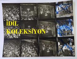 1967 HÜRRİYET ALTIN MİKROFON YARIŞMASI ANADOLU TURU ORİJİNAL FOTOĞRAFI - 24 x 18 cm EBADINDA - 1967 ALTIN MİKROFON YARIŞMASINDA ÇEKİLMİŞ 12 FARKLI KARE TEK FOTOĞRAFTA. HER BİR KARE 5,5 x 5 cm EBADINDADIR