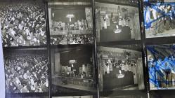 1967 HÜRRİYET ALTIN MİKROFON YARIŞMASI ANADOLU TURU ORİJİNAL FOTOĞRAFI - 24 x 18 cm EBADINDA - 1967 ALTIN MİKROFON YARIŞMASINDA ÇEKİLMİŞ 12 FARKLI KARE TEK FOTOĞRAFTA. HER BİR KARE 5,5 x 5 cm EBADINDADIR