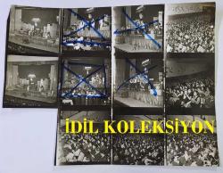 1967 HÜRRİYET ALTIN MİKROFON YARIŞMASI ANADOLU TURU ORİJİNAL FOTOĞRAFI - 24 x 18 cm EBADINDA - 1967 ALTIN MİKROFON YARIŞMASINDA ÇEKİLMİŞ 11 FARKLI KARE TEK FOTOĞRAFTA. HER BİR KARE 5,5 x 5 cm EBADINDADIR