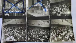 1967 HÜRRİYET ALTIN MİKROFON YARIŞMASI ANADOLU TURU ORİJİNAL FOTOĞRAFI - 24 x 18 cm EBADINDA - 1967 ALTIN MİKROFON YARIŞMASINDA ÇEKİLMİŞ 11 FARKLI KARE TEK FOTOĞRAFTA. HER BİR KARE 5,5 x 5 cm EBADINDADIR