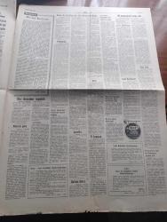 Yeni Gazete - Turkish Newspaper - 25 Kasım 1969 - My Lai katliamı başmakale - Aydan 36 kilo taş ve bir tüp bakteri getirdiler - İkinci ay fatihleri de dün dünyayı döndüler - Vietnam'da yeni katliam iddiaları - My Lai katliamı fotoğrafı 1,5 milyon liraya satıldı - astronotlar uzayda basın toplantısı yaptı - Atina'ya göre kayıp çanta olayı Türk hariciyeti tarafından tertip edildi - ortak Pazar komisyonu Genel Sekreteri Emilie Noel Türk ekonomisi kısıtlayıcı tedbirle bağlanmış durumda dedi - Profesör Orhan Aldıkaçtı Celal Bayar'ın Senatör olması için yüksek tahsil şart dedi - Stalin'in itibarı iade edilecek - Türkiye İşçi Partisi kongresinde Sadun Arenciler yine mağlup oldu - Hindistan'ın açlık tehlikesini yendiği açıklandı - Artvin öğretmen okulu'nda boykot başladı - Ursula Andress ve Brigitte Bardot artık soyunmayacağız dediler Fotoğrafı - Sophia Loren motosiklet kazası geçirdi fotoğraf - ressam Cihat Burak resimde yeni bir metot tatbik ediyor Fotoğrafı - Manken Katia açıkladı Fotoğrafı