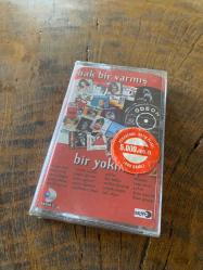 BAK BİR VARMIŞ BİR YOKMUŞ 2 - FÜSUN ÖNAL / AJDA / AYTEN ALPMAN / NİLÜFER / AYLA ALGAN / HÜMEYRA / GÖNÜL TURGUT... KASET  (JELATİNİNDE)