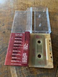 ZÜLFÜ LİVANELİ / SAAT 4 ... YOKSUN - KASET