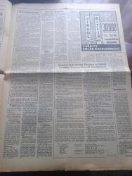Yeni Gazete - Turkish Newspaper - 10 Aralık 1968 - İki Amerikan savaş gemisi Karadeniz'de Fotoğrafı - Amerikan gemilerini Ruslar gözetliyor - Türkiye İşçi Partisi'nde fevkalade kongreye karar verildi - tekel Bakanı İbrahim Tekin Dün istifa etti Fotoğraf - Yüksel Menderes devrimi şehitleri için saygı duruşu yapmadı - Nahit Menteşe gümrük ve tekel bakanı oldu - anayasa mahkemesi beş aydır başkansız - hukuk'lular süresiz boykota karar verdi - insan hakları günü bugün kutlanacak - İspanya'da öğrenci eylemleri Fotoğrafı - sıkıntılı günlere doğru yazan Hikmet Bil - Nkrumah'ı deviren Ganalı Genç Türkler darbeden sonra yaptıkları bir basın toplantısında fotoğraf - Sovyet Fransız Ticaret bağları kuvvetleniyor - rejisörler yasak sahneleri tercih edince sinemada müstehcen filmler moda oluyor fotoğraf - Geyikler Tilki Therese İsabelle ve Lylah Clare Masalı filmlerinde kadınlar kadınlarla sevişiyor Fotoğrafı - Dormen tiyatrosu bit yeni piyesini Paris'te oynayacak yazan Aydemir Akbaş - Sergi
