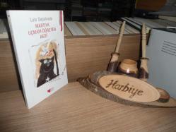 MARTIYA UÇMAYI ÖĞRETEN KEDİ