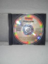 CD Sezen Aksu Sen ağlama albümü. orijinal minareci İsviçre baskı. kartoneti yok. Dinlemeyi etkilemeyen çizikler var sorunsuz çalışıyor.