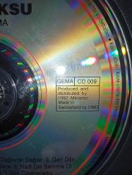 CD Sezen Aksu Sen ağlama albümü. orijinal minareci İsviçre baskı. kartoneti yok. Dinlemeyi etkilemeyen çizikler var sorunsuz çalışıyor.