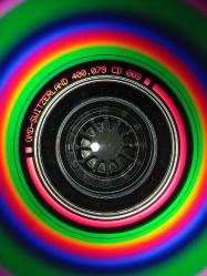 CD Sezen Aksu Sen ağlama albümü. orijinal minareci İsviçre baskı. kartoneti yok. Dinlemeyi etkilemeyen çizikler var sorunsuz çalışıyor.