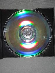 CD Sezen Aksu Sen ağlama albümü. orijinal minareci İsviçre baskı. kartoneti yok. Dinlemeyi etkilemeyen çizikler var sorunsuz çalışıyor.