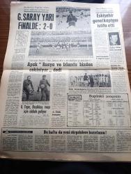 Akşam Gazetesi - Turkish Newspaper - 11 Nisan 1968 - Osman Bölükbaşı namuslu Aydın'a ihtiyaç var dedi - Öfkeli Zenciyi doktor King durdurabiliyordu - Amerika'da siyah ve beyaz yazan Mehmet  Biber - Ilımlı zenci Lider Martin Luther King - devlet bakanını yuhaladığı iddia edilen öğrencilerden Bozkurt Nuhoğlu arkadaşlarının omuzunda fotoğraf - bıkmadan usanmadan yorulmadan yazan Çetin Altan - haremde aşk yazan Orhan Koloğlu - Hülya Koçyiğit'i bekleyenler üzüldü - Tezel'lerin partisi Fotoğrafı - Arçelik tam sayfa ilan - Eskişehir genel kaptanı Aydın Begiter istifa etti - bandırma'yı eleyen Galatasaray yarı finalde Fotoğrafı - Futbol Federasyonu Başkanı Orhan Şeref Apak Faruk Şükrü ve Ali'yi altın madalyaya aday gösterdi - Talay Erker ödül kazandı fotoğraf - İsmet Gümüşdere 2. Sergisini açıyor - Göztepe-beşiktaş maçı için iddialı geliyor - at yarışları tahmini yazan Şükrü Yurderi - Beşiktaş kız voleybol takımı hükmen mağlup - Doktor King'in öldürülmesi ve çıkan olaylar