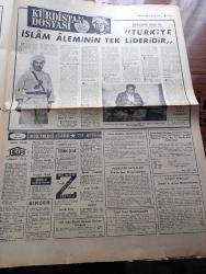 Akşam Gazetesi - Turkish Newspaper - 16 Eylül 1968 - Kürdistan dosyası yazan Hulusi Turgut yazı dizisi - Barzani Türkiye İslam aleminin tek lideridir dedi - Maliye Bakanı Cihat Bilgehan'ın gazetemize demirci emeklilikte maaşın yüzde 70'i verilecek - Yeşilada Türkleri şikayetçi - Sovyetler pilotsuz uzay aracı fırlattı - Süleyman Demirel Doğu gezisine çıkıyor - ilkokullarda ikili öğretim kalkıyor - Demirel gitgide çirkinleşiyor yazan Çetin Altan - Karaoğlan yazan Ve çizen Suat Yalaz - Ankara İstanbul İzmir Çukurova Radyosu Programı - Galatasaray Vefadan rövanşı aldı - İngiliz yazarları Manchester City'i anlattı - Oslo antrenörü iddialı konuşuyor Altay göz dolduran bir ekip ama biz gözden çok fileleri doldururuz dedi - İzmirspor Altay'dan 2 puan aldı - Ayfer Feray topluluğu da kampanyamıza katıldı fotoğraf - komünizmi tel'in mitingi yapıldı - doktor Suphi Baykam 3. Sektörü açıkladı - uçan daire nişanlıları takip etti - 30 genç Albay emekliliklerini istedi - Ahmet Mithat Berberoğlu Foto