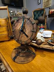 Masif Ağaç El İşi Masa Saati Dümen Formunda