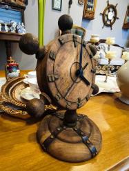 Masif Ağaç El İşi Masa Saati Dümen Formunda