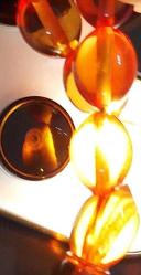 OSMANLI DÖNEMİ OBJEDEN YAPILMA PARLAK AÇIK KAHVERENGİ MUHTEŞEM ATEŞ KEHRİBAR TESPİH GÜMÜŞ AY YILDIZI VE KURT FİGÜRLÜ PÜSKÜLLÜ 2M1N1RR ÇOK NADİR