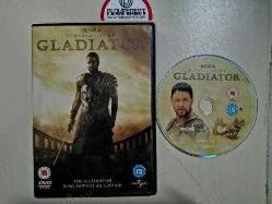 GLADIATOR  - RIDLEY SCOTT  -  149  DAKİKA  DVD FİLM   AVRUPA BASIM TÜRKÇE DİL SEÇENEĞİ YOKTUR (+15)