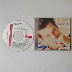 Ricky Martin / A Medio Vivir -  1995 Avrupa Basım - 2. El CD Albüm