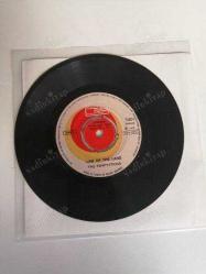 THE TEMPTATIONS - LAW OF THE LAND / MASTERPIECE - 1973 TÜRKİYE BASIM KAPAKSIZ 45 LİK PLAK