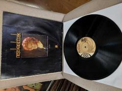 Neşe Karaböcek – Şu Karşıki Evde Bir Çocuk Doğmuş - 1980 Türkiye Basım Albüm - 33 lük LP Plak