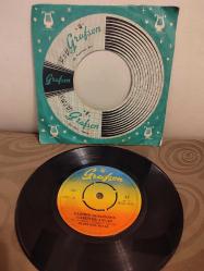 MÜZEYYEN SENAR - Garibin Derdinden Garipler Anlar - 1968 Türkiye Basım 45 lik Plak 2.el