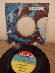 SELDA BAĞCAN / MOĞOLLAR  - Yalan Dünya / Kalenin Dibinde  1972 Türkiye Basım 45 lik Plak 2.el