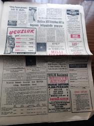 Akşam Gazetesi - Turkish Newspaper - 25 Temmuz 1970 - Süleyman Demirel basın hürriyeti bir meşaledir dedi - sansür 62 yıl önce kalkmıştı - Lozan Antlaşması'nın 47. Yıl dönümünde CHP'nin genç milletvekilleri İsmet İnönü'yü evinde ziyaret etti - Osman ikbal esrarengiz bir şekilde öldü Fotoğrafı - Tekin Erer ile Hasan Basri Albayrak meclis kulisinde dövüştü - bikinili jüri Erkek Güzeli olarak Engin Ünal'ı seçti Fotoğrafı - Devlet bakanı Turhan Bilgin bizi cezalandırmak kimsenin haddi değil dedi - Amerikan Afyon uzmanları Türkiye'ye geldi - dedem haklı çıktı yazan Çetin Altan - Abdülcanbaz çizen Turhan Selçuk - Müşerref Hekimoğlu Afrika gezisini anlatıyor - pop müzik topluluğu Frijid Pink'i 1FBI memuru bir polis koruyor Fotoğrafı - Kanat Gür ve topluluğu Fotoğrafı - Özdemir Erdoğan altın plaka kazandı fotoğraf - haftanın plakları - Sanatçı Alpay Fotoğrafı - Fenerbahçe Galatasaray Beşiktaş sezonun ilk çalışması dün yaptı - Metin Oktay galatasaraylılara başarı dilerken Fotoğrafı - Yelken