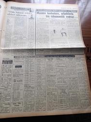 Akşam Gazetesi - Turkish Newspaper - 17 Eylül 1966 - Naaş katafalka konuldu Cemal Gürsel'e son saygı duruşu yapılıyor - hükümet yas kararı vermediği halde polis eğlence yerlerini kapattı - milli yas skandalı - Ankara orduevinde düğün yapıldı - Doktorlar Melahat Gürsel'in devamlı sigara içmesini engelleyemiyor - Süleyman Demirel'in hasta olduğu açıklandı - Kıbrıs'ta 12 Türk köyü abluka altına alındı - sahne sanatkarı Cemal Sahir ağır hasta Fotoğrafı - Amerika Türkiye'den 150 terzi istedi - Şaka mı ediyorsunuz Demirel yazan Çetin Altan - Yargıtay başkanının sözleri ve saldırılar yazan Profesör Muammer Aksoy - alarm tertibatlı Akbank banka binası hizmete açıldı - Hürrem Sultan'ın sonu ve sonrası yazan ve çizen Ratip Tahir Burak - Johnny Hallyday ne için intihara kalkıştı - Beatles grubunun kuruluşundan bu yana John Lennon ilk defa tıraş oldu Fotoğraf - Türkiye'de sporu yapılmayan yarışa katılıyoruz - motosiklet milli takımımız Yarın Bulgaristan'da yarışacak - Hüseyin Alp Altınordu'da