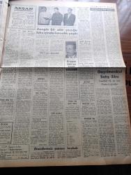 Akşam Gazetesi - Turkish Newspaper - 17 Eylül 1966 - Naaş katafalka konuldu Cemal Gürsel'e son saygı duruşu yapılıyor - hükümet yas kararı vermediği halde polis eğlence yerlerini kapattı - milli yas skandalı - Ankara orduevinde düğün yapıldı - Doktorlar Melahat Gürsel'in devamlı sigara içmesini engelleyemiyor - Süleyman Demirel'in hasta olduğu açıklandı - Kıbrıs'ta 12 Türk köyü abluka altına alındı - sahne sanatkarı Cemal Sahir ağır hasta Fotoğrafı - Amerika Türkiye'den 150 terzi istedi - Şaka mı ediyorsunuz Demirel yazan Çetin Altan - Yargıtay başkanının sözleri ve saldırılar yazan Profesör Muammer Aksoy - alarm tertibatlı Akbank banka binası hizmete açıldı - Hürrem Sultan'ın sonu ve sonrası yazan ve çizen Ratip Tahir Burak - Johnny Hallyday ne için intihara kalkıştı - Beatles grubunun kuruluşundan bu yana John Lennon ilk defa tıraş oldu Fotoğraf - Türkiye'de sporu yapılmayan yarışa katılıyoruz - motosiklet milli takımımız Yarın Bulgaristan'da yarışacak - Hüseyin Alp Altınordu'da