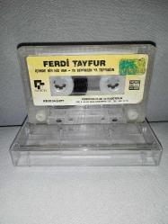 Kaset Ferdi Tayfur içimde Bir his var ya benimsin ya toprağın. Orijinal 1987 dönem Kağıt Baskı. Kartoneti yok. Kasetin bir yüzünde sticker da soyulma var. Kaset baştan sona sorunsuz çalışıyor.