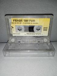 Kaset Ferdi Tayfur içimde Bir his var ya benimsin ya toprağın. Orijinal 1987 dönem Kağıt Baskı. Kartoneti yok. Kasetin bir yüzünde sticker da soyulma var. Kaset baştan sona sorunsuz çalışıyor.