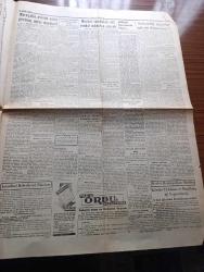 Yeni Sabah Gazetesi - Turkish Newspaper - 14 Nisan 1950 - Mareşal Fevzi Çakmak'ın tabutu Teşvikiye de oturduğu apartmandan çıkarken - Mareşal Fevzi Çakmak'ın evinde neler gördüm neler duydum - Mareşal'ın yeğeni Bay Adnan Çakmak arkadaşımıza anlatıyor fotoğraf - yüksek tahsil gençliği Mareşal Fevzi Çakmak'ın cenaze merasiminde Fotoğrafı - son 2 günlük hadiselerde 48 genç tevkif edildi 100 kişi nezaret altında 37 kişinin sorgusu yapıldı - seçim masrafı ve Marshall yardımları - Truman'a göre dünyanın durumu - vatandaş seçimler için ne düşünüyor - CHP'nin durumu İstanbul'da zorlaştı - Von Papen'in Türkiye'ye dair mühim ifşaatı Yazan Murat Sertoğlu - Mareşal Fevzi Çakmak yazan tarihçi - Osmanlı sarayı'nın son günleri yazan eski bir politikacı Yazı Dizisi - Roosevelt Churchill Stalin başbaşa yazan Amiral Leahy yazı dizisi - ticani tarikatından 7 kişi tevkif edildi - Şehir Tiyatrosu dram kısmında Deli saraylı komedi kısmında üvey kardeşler oyunu - Saray sinemasında kanlı izdivaç filmi