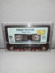 Kaset Ferdi Tayfur haram oldu albümü. Orijinal dönem Kağıt Baskı. Kartoneti yok. baştan sona dinlendi. sadece bir yüzünde kasetin süresi boş kalmasın diye, sona eklenen sözsüz müzikte 3 saniye kayıp var.