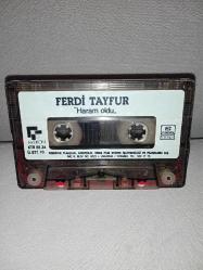 Kaset Ferdi Tayfur haram oldu albümü. Orijinal dönem Kağıt Baskı. Kartoneti yok. baştan sona dinlendi. sadece bir yüzünde kasetin süresi boş kalmasın diye, sona eklenen sözsüz müzikte 3 saniye kayıp var.