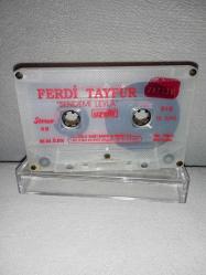 Kaset Ferdi Tayfur Sende mi Leyla albümü. Orijinal 1986 Uzelli Baskı. Kartoneti yok. Baştan sona dinlendi. sorunsuz çalışıyor.