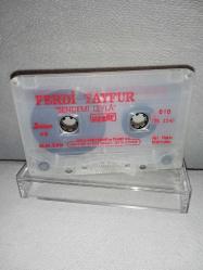 Kaset Ferdi Tayfur Sende mi Leyla albümü. Orijinal 1986 Uzelli Baskı. Kartoneti yok. Baştan sona dinlendi. sorunsuz çalışıyor.