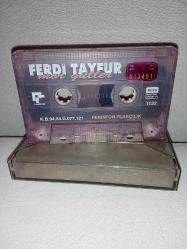 Kaset Ferdi Tayfur Mor güller albümü. Orijinal 1994. Kartoneti yok. Baştan sona dinlendi. sorunsuz çalışıyor.