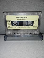 Kaset Ferdi Tayfur yuvasız kuşlar. Orijinal 1986 Uzelli kağıt baskı. Kartoneti yok. Canıma yetti Kader şarkısında 3 saniye, tövbekar oldum şarkısında 2 saniye, Ümit dolu yıllarım şarkısında 4 saniye kayıp var. haliyle satılık.