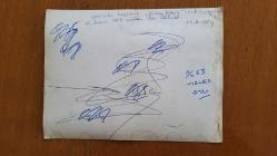 KUZEY KIBRIS TÜRK CUMHURİYETİ'NİN KURULUŞUNUN İLAN EDİLDİĞİ 15 KASIM 1983 SABAHI HALKIN KUTLAMALAR YAPMAK İÇİN TOPLANDIĞI MEYDANDA ÇEKİLMİŞ BÜYÜK BOY ORİJİNAL BİR FOTOĞRAF - 25 x 19 cm EBADINDA - ÖZEL ARŞİV