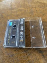 ALPAY - YÜREĞİNE AL / KÜÇÜK BİR ÖYKÜ - KASET