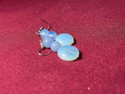 3 adet doğal taş küpe ve standı